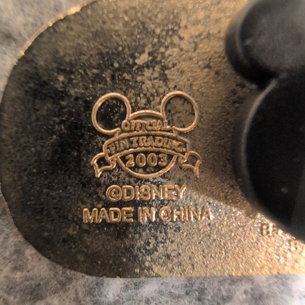 Disney Winnie the Pooh Sleeping Enamel Pin Official Trading 2003 Gold Tone - Picture 4 of 4
